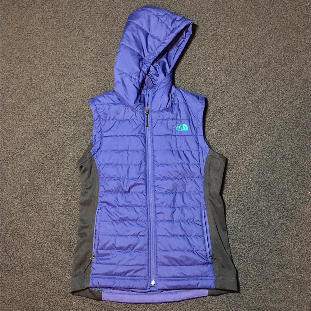 LIKE NEW the NORTH FACE Vest.  MD purple & black